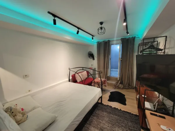 Tirane, jepet me qera apartament 1+1 Kati 3, 20 m² 370 € (Rruga e Kosovareve)