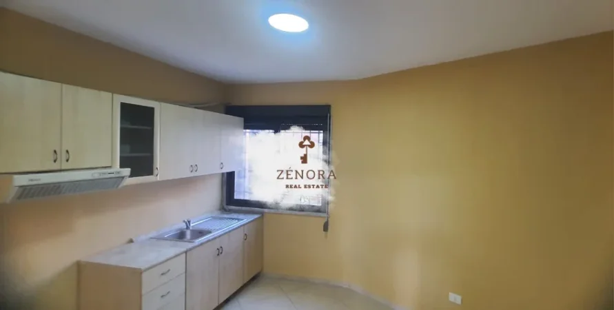 Tirane, jepet me qera zyre Kati 3, 160 m² 1.100 € (Qender)