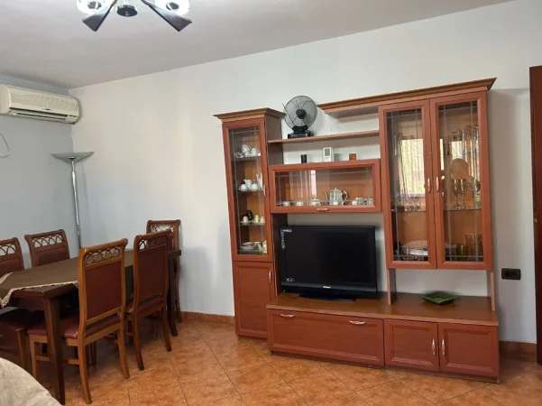 Tirane, jepet me qera apartament 2+1 Kati 5, 80 m² 600 € (Bulevardi Zogu I)