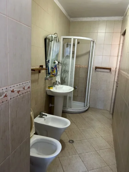 Tirane, jepet me qera apartament 2+1 Kati 5, 80 m² 600 € (Bulevardi Zogu I)