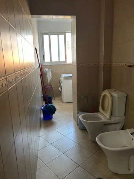 Tirane, jepet me qera apartament 2+1 Kati 5, 80 m² 600 € (Bulevardi Zogu I)