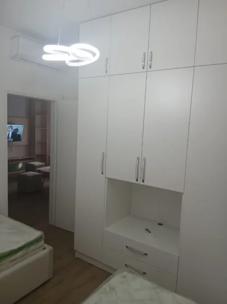 Tirane, jepet me qera apartament 2+1 Kati 1, 90 m² 500 € (SAUK)