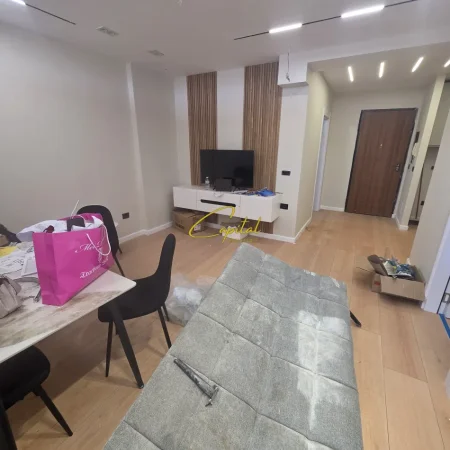 Tirane, jepet me qera apartament 1+1 Kati 11, 80 m² 800 € (RRUGA E KAVAJES)