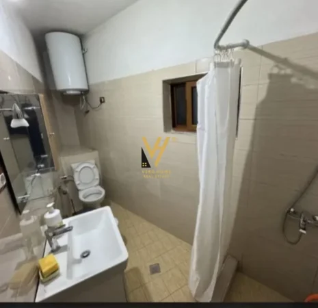 Tirane, jepet me qera apartament 2+1+Ballkon Kati 2, 125 m² 420 € (VENUE CLUB)