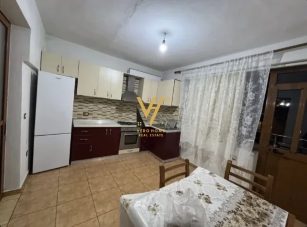 Tirane, jepet me qera apartament 2+1+Ballkon Kati 2, 125 m² 420 € (VENUE CLUB)