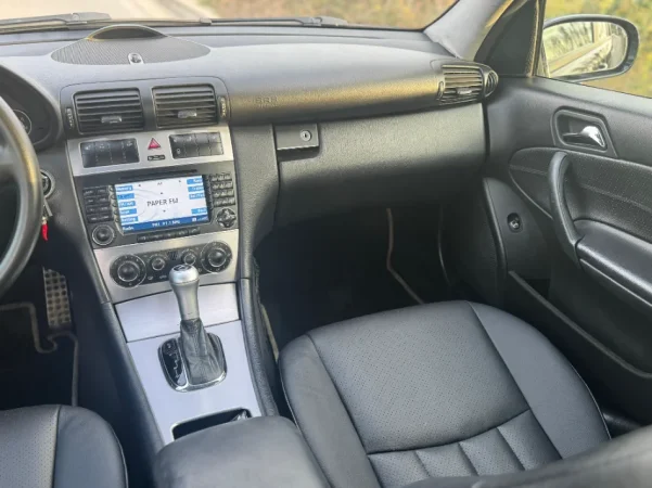 Tirane, shitet makine Benz C230 Sport Edition 2005 Benzin, blu 350.000 km 3.700 €