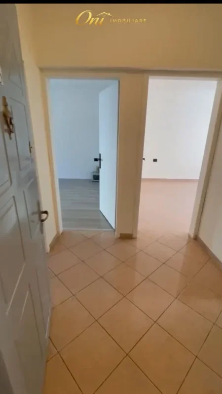 Tirane, jepet me qera zyre Kati 3, 70 m² 650 € (BLLOK)