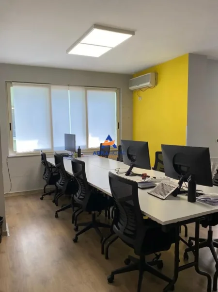 Tirane, jepet me qera zyre Kati 5, 132 m² 1.500 € (Tirana, Tirana Municipality, Tirana County, Central Albania, 1001-1028, Albania)