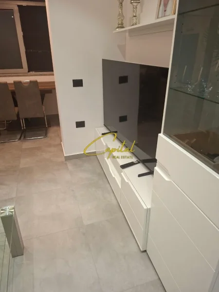 Tirane, jepet me qera apartament 1+1 Kati 1, 70 m² 750 € (KOMUNA E PARISIT)