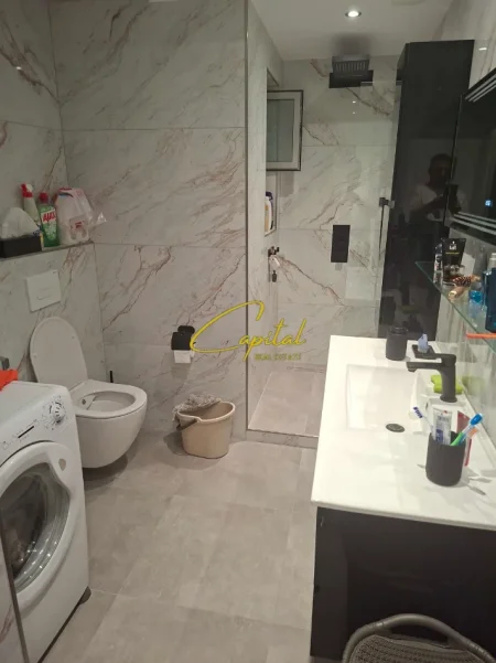 Tirane, jepet me qera apartament 1+1 Kati 1, 70 m² 750 € (KOMUNA E PARISIT)