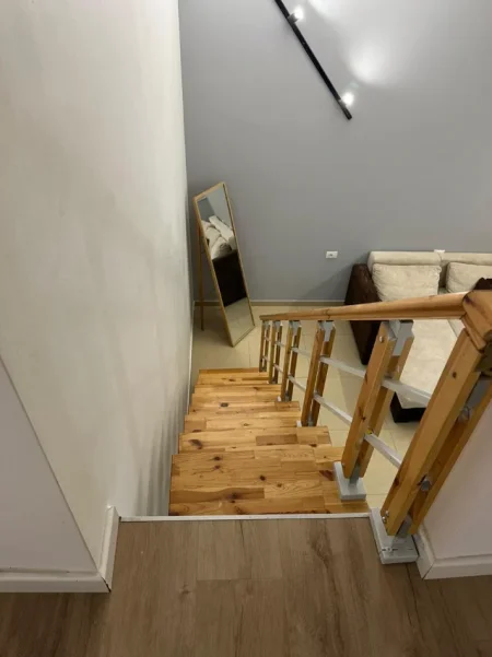 Tirane, jepet me qera apartament duplex 1+1 Kati 6, 65 m² 430 € (kodra e diellit)