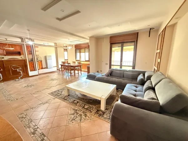 Tirane, jepet me qera apartament 3+1 Kati 8, 190 m² 1.150 € (skender luarasi)