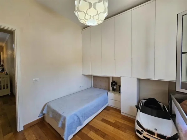 Tirane, shitet apartament 2+1 Kati 2, 115 m² 255.000 € (Liqeni i Thatë)