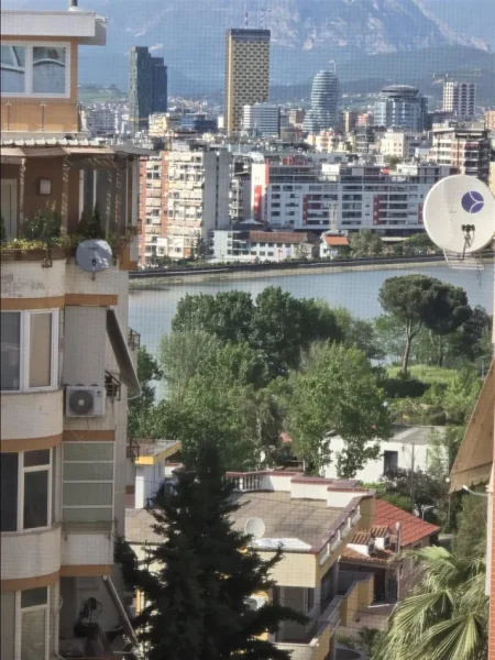 Tirane, shitet apartament 2+1 Kati 2, 115 m² 255.000 € (Liqeni i Thatë)
