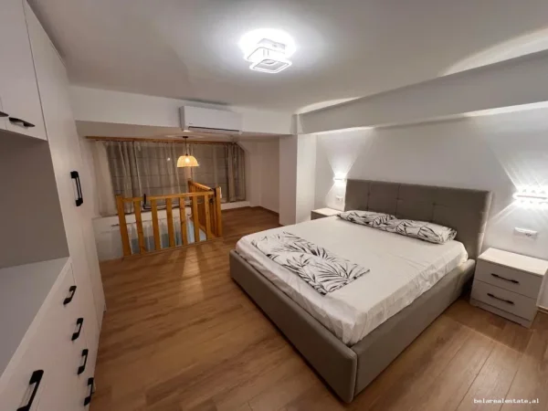 Tirane, jepet me qera apartament duplex 1+1+Ballkon Kati 0, 50 m² 500 € (shkolla e kuqe)