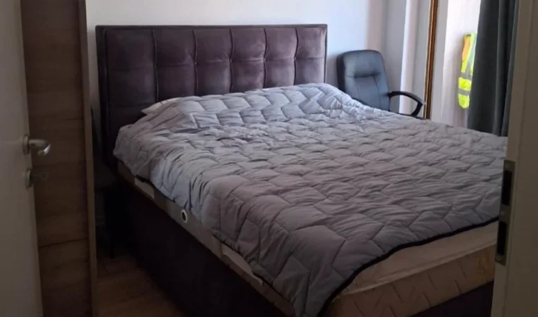 Tirane, jepet me qera apartament 1+1+Ballkon Kati 8, 65 m² 500 € (rruga ali dem)