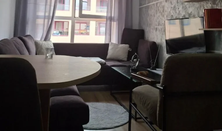 Tirane, jepet me qera apartament 1+1+Ballkon Kati 8, 65 m² 500 € (rruga ali dem)