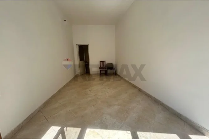 Vlore, jepet me qera dyqan Kati 0, 30 m² 250 € (Rruga Ali Demi, pran Muradies, Vlorë)