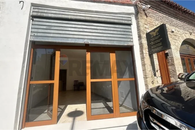 Vlore, jepet me qera dyqan Kati 0, 30 m² 250 € (Rruga Ali Demi, pran Muradies, Vlorë)