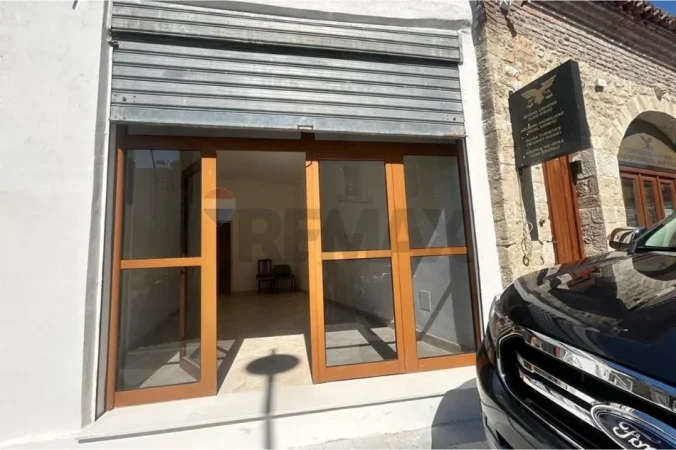 Vlore, jepet me qera dyqan Kati 0, 30 m² 250 € (Rruga Ali Demi, pran Muradies, Vlorë)
