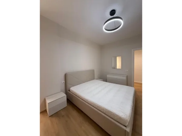 Tirane, jepet me qera apartament 1+1+Ballkon Kati 4, 65 m² 450 € (Kompleksi Molla)