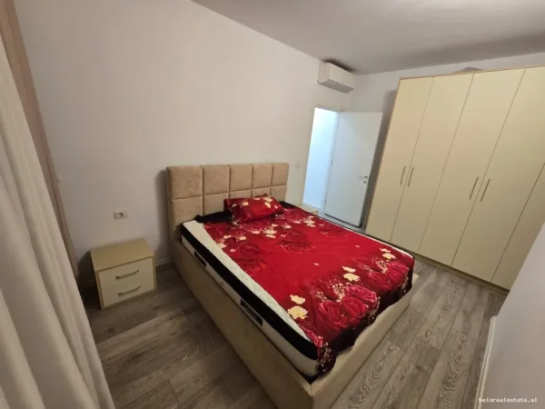 Tirane, jepet me qera apartament 1+1+Ballkon Kati 2, 65 m² 625 € (ali demi)