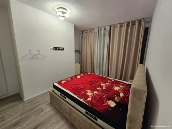 Tirane, jepet me qera apartament 1+1+Ballkon Kati 2, 65 m² 625 € (ali demi)