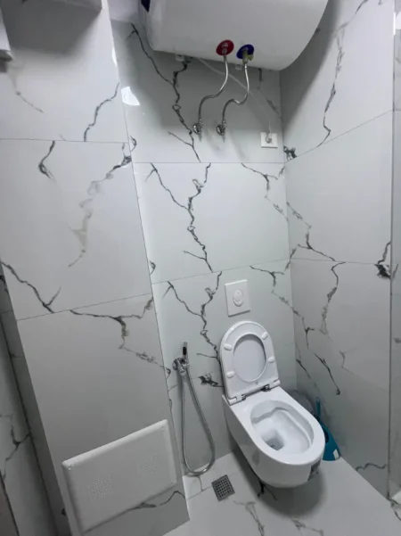 Tirane, jepet me qera apartament 1+1+Ballkon Kati 4, 50 m² 630 € (Rruga Hoxha tasim)