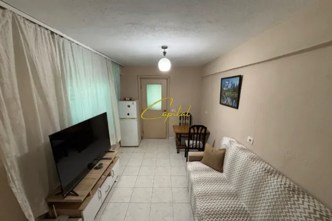 Tirane, jepet me qera apartament 1+1 Kati 1, 70 m² 400 € (PAZARI I RI)