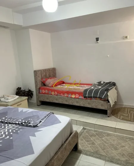 Tirane, jepet me qera apartament 1+1 Kati 1, 70 m² 400 € (PAZARI I RI)
