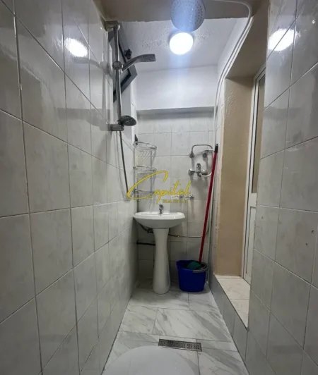 Tirane, jepet me qera apartament 1+1 Kati 1, 70 m² 400 € (PAZARI I RI)