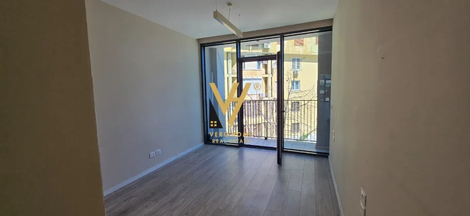 Tirane, jepet me qera zyre Kati 1, 102 m² 1.500 € (LAKEVIEW RESIDENCE)