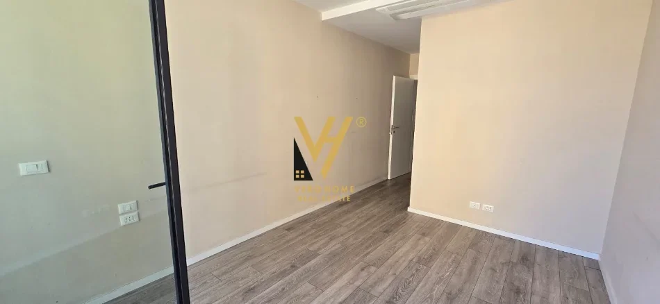 Tirane, jepet me qera zyre Kati 1, 102 m² 1.500 € (LAKEVIEW RESIDENCE)