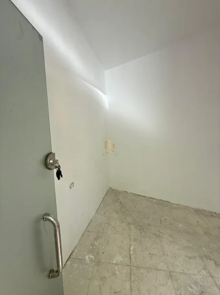 Tirane, jepet me qera ambjent biznesi Kati 0, 15 m² 350 € (Don Bosko, prane Supermarket Viva)