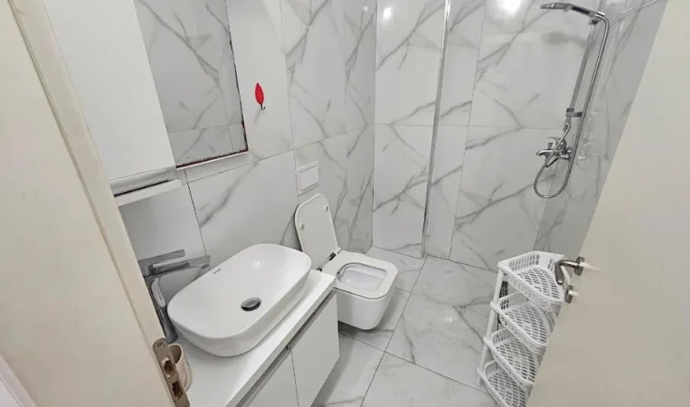 Tirane, jepet me qera garsonier 1+1 Kati 2, 26 m² 300 € (Rruga Rrapo Hekali)
