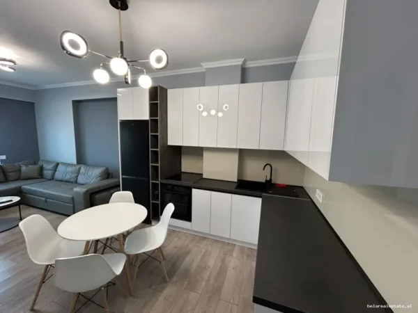 Tirane, jepet me qera apartament 2+1+Ballkon Kati 5, 80 m² 75.000 € (Rruga Reshit Petrela)