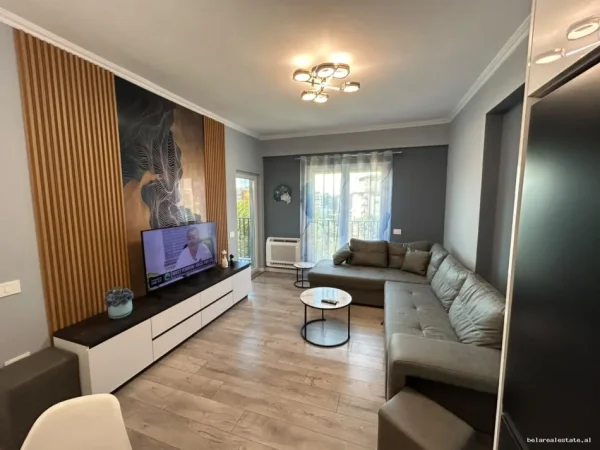 Tirane, jepet me qera apartament 2+1+Ballkon Kati 5, 80 m² 75.000 € (Rruga Reshit Petrela)