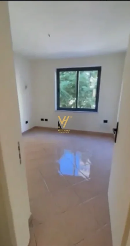 Tirane, jepet me qera zyre Kati 3, 70 m² 670 € (TIRANA E RE)