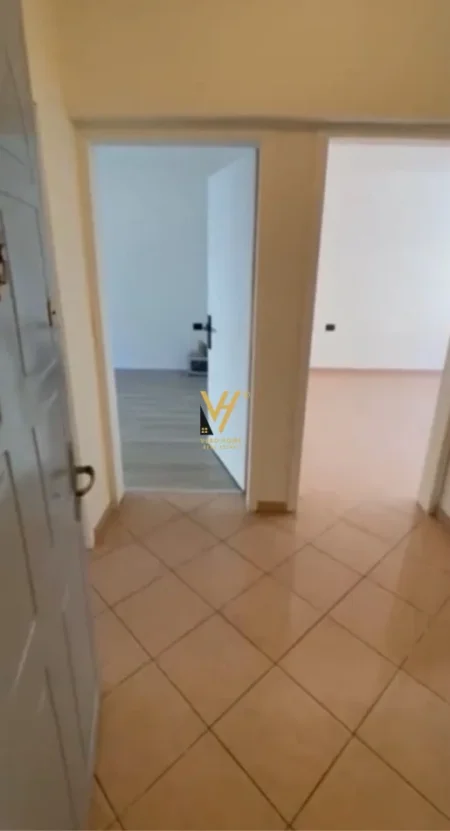 Tirane, jepet me qera zyre Kati 3, 70 m² 670 € (TIRANA E RE)