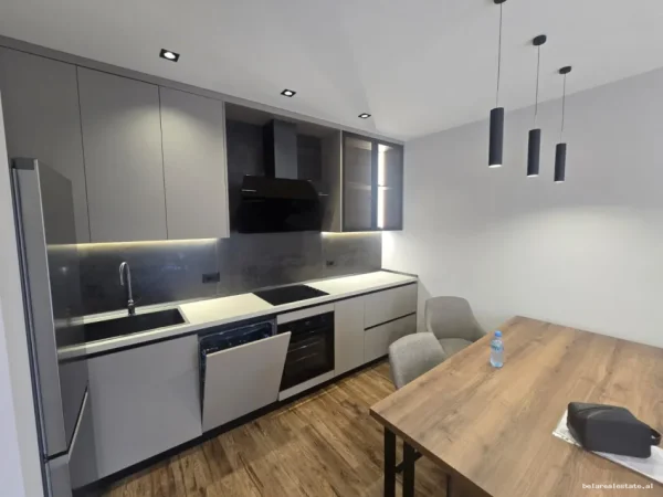 Tirane, jepet me qera apartament 1+1+Ballkon Kati 6, 72 m² 700 € (Ali Dem)