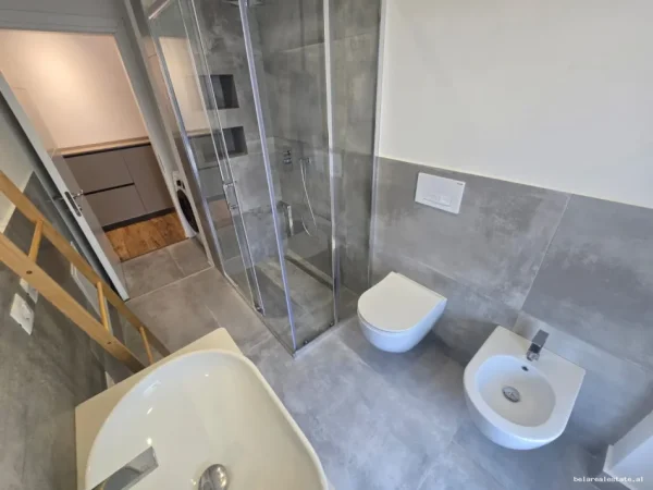 Tirane, jepet me qera apartament 1+1+Ballkon Kati 6, 72 m² 700 € (Ali Dem)