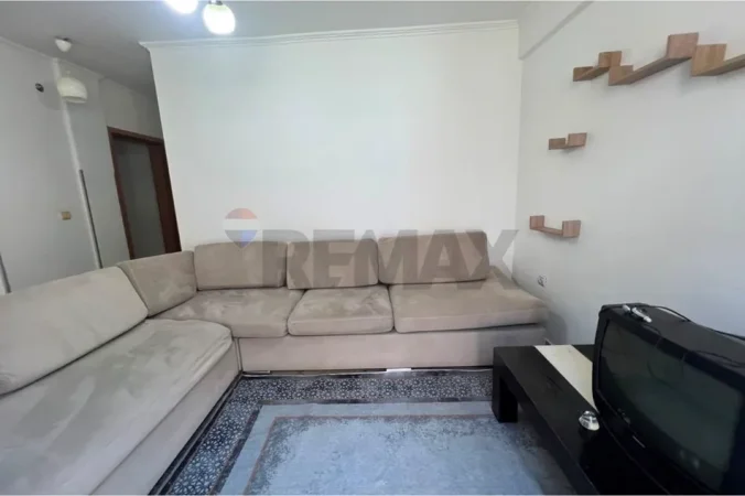 Vlore, shitet apartament 2+1 Kati 1, 58 m² (Rruga Hysni Alimerko, Vlorë)
