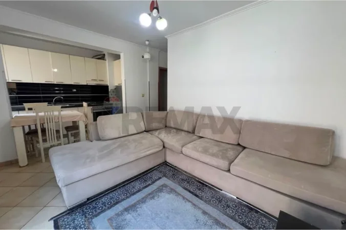 Vlore, shitet apartament 2+1 Kati 1, 58 m² (Rruga Hysni Alimerko, Vlorë)