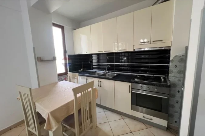 Vlore, shitet apartament 2+1 Kati 1, 58 m² (Rruga Hysni Alimerko, Vlorë)