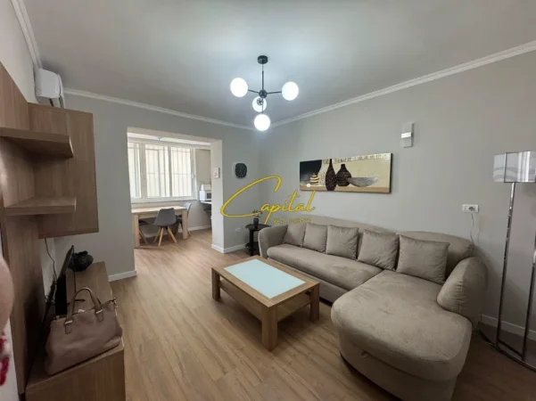 Tirane, jepet me qera apartament 2+1 Kati 1, 75 m² 800 € (BLLOKU)