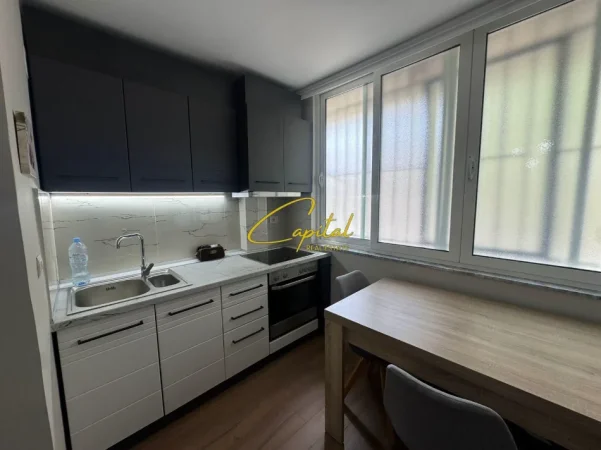 Tirane, jepet me qera apartament 2+1 Kati 1, 75 m² 800 € (BLLOKU)