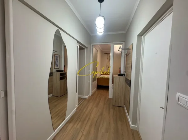 Tirane, jepet me qera apartament 2+1 Kati 1, 75 m² 800 € (BLLOKU)