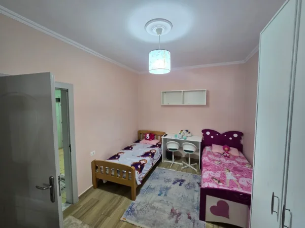 Tirane, jepet me qera apartament 2+1 Kati 2, 110 m² 680 € (tregu elektrik)