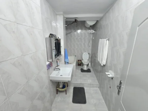 Tirane, jepet me qera apartament 2+1 Kati 2, 110 m² 680 € (tregu elektrik)