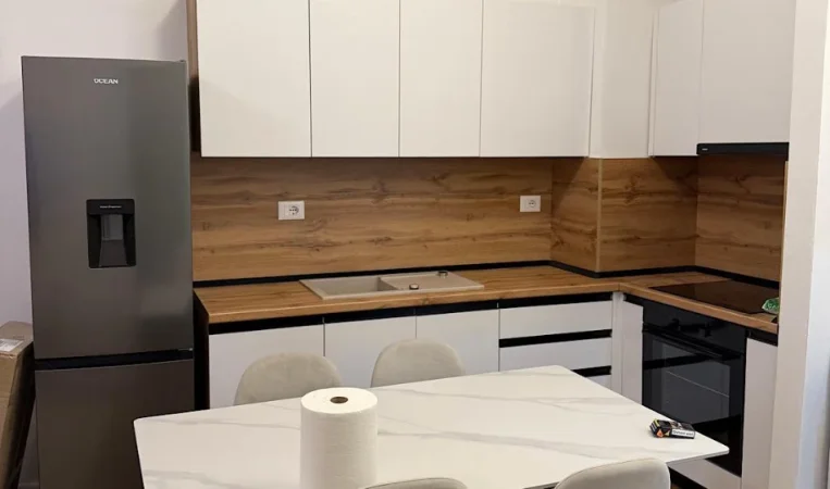 Tirane, jepet me qera apartament 1+1+Ballkon Kati 2, 50 m² 450 € (Ali Demi)